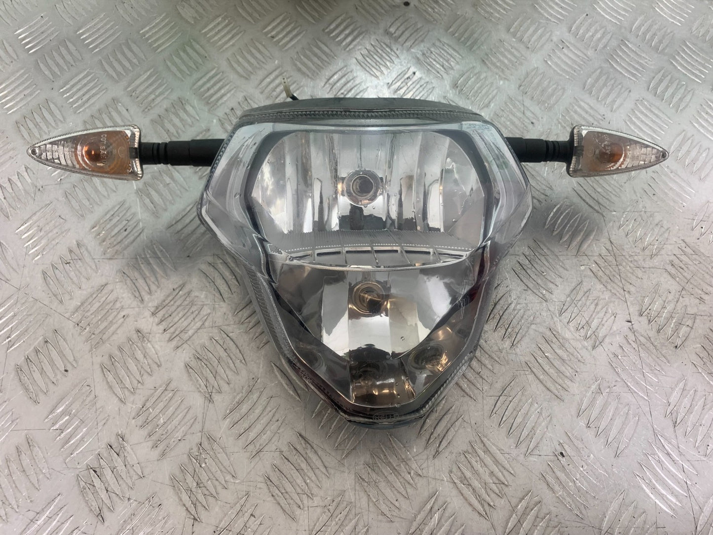 APRILIA SL750 SL 750 SHIVER HEADLIGHT AND INDICATORS  YEAR 2008-2016 (CMB1242)