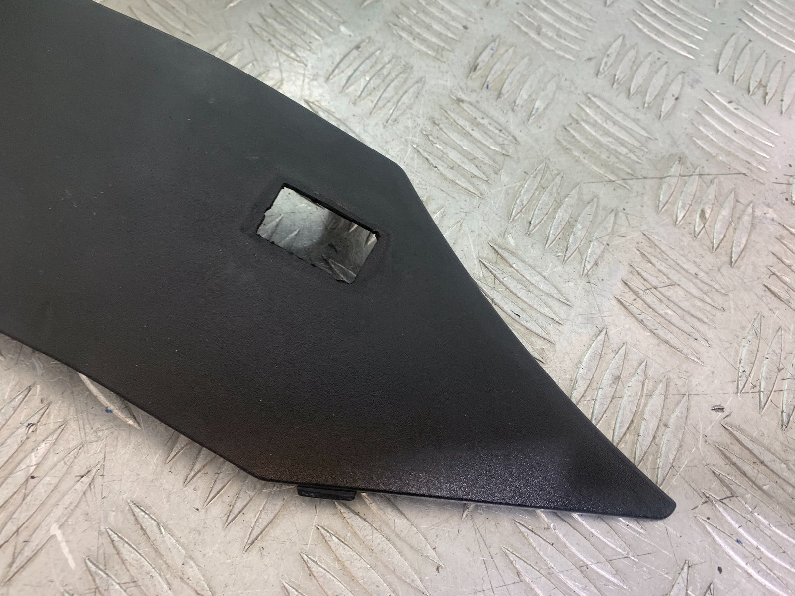 TRIUMPH 1050 SPRINT ST LEFT TOP FAIRING INFILL PANEL  YEAR 2004-2007 (CMB1197)