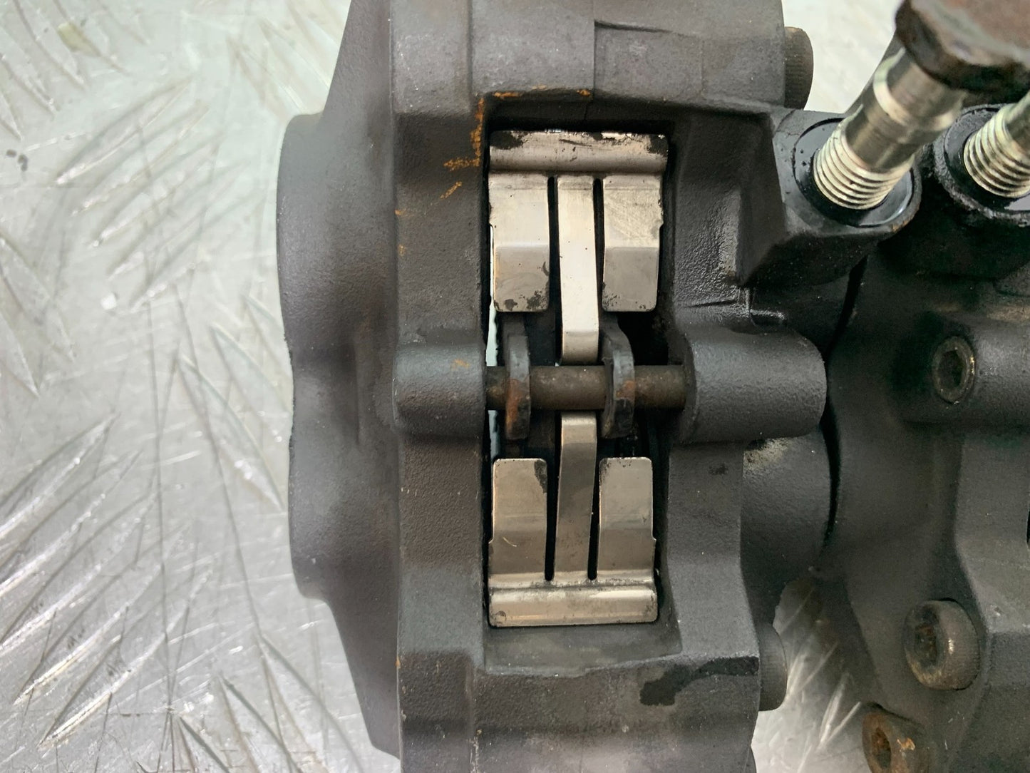 TRIUMPH 955i SPRINT ST FRONT BRAKE CALIPERS YEAR 1999-04 (CMB1230)