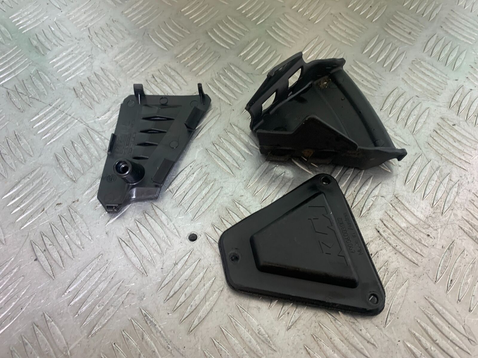 KTM 990 SUPERMOTO T INFILL PANELS  YEAR 2010-2011  (CMB1127)