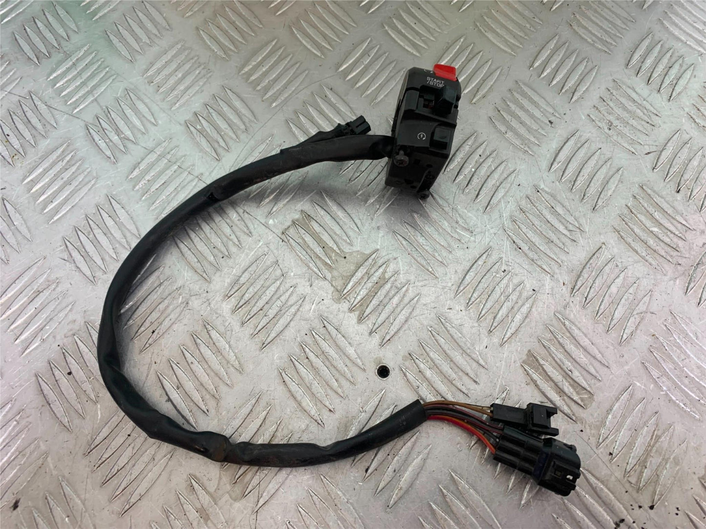 KAWASAKI ZX10R ZX 10R RIGHT SWITCH GEAR   YEAR 2011-2015 (CMB1154)