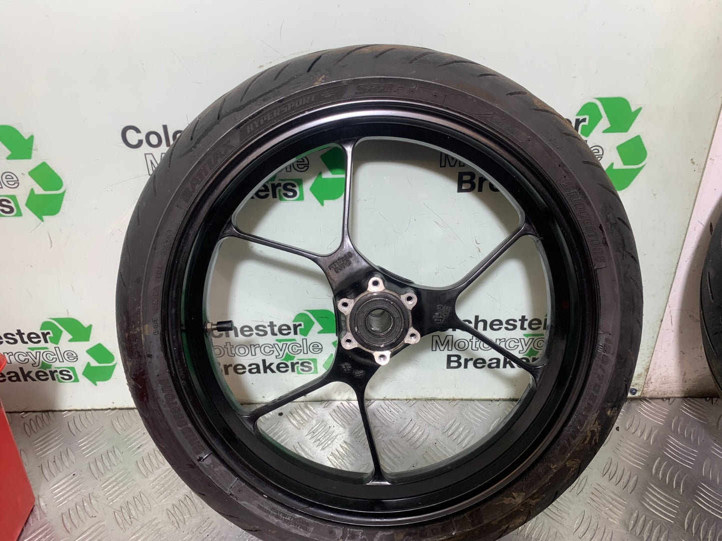 APRILIA TUONO 1000 V4R FRONT WHEEL   YEAR 2011-13  (CMB1331)