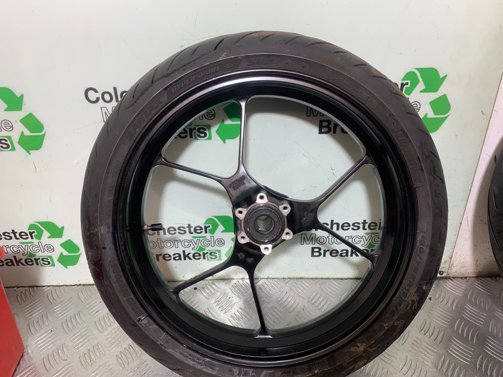 APRILIA TUONO 1000 V4R FRONT WHEEL   YEAR 2011-13  (CMB1331)