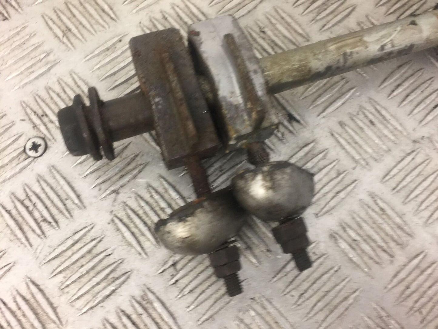 KAWASAKI ER6 F CHAIN ADJUSTERS AND SPINDLE  YEAR 2006-2008 STOCK 401)