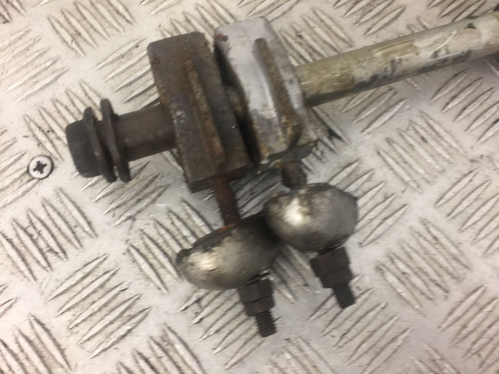 KAWASAKI ER6 F CHAIN ADJUSTERS AND SPINDLE  YEAR 2006-2008 STOCK 401)