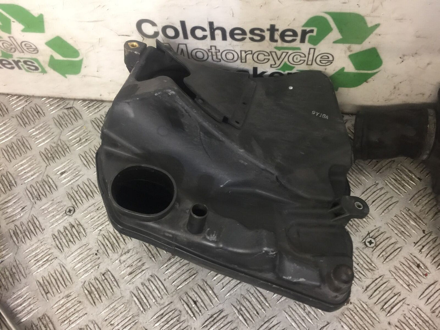 SUZUKI 650 BURGMAN AIRBOX   YEAR 2006-2012 (STOCK 471)