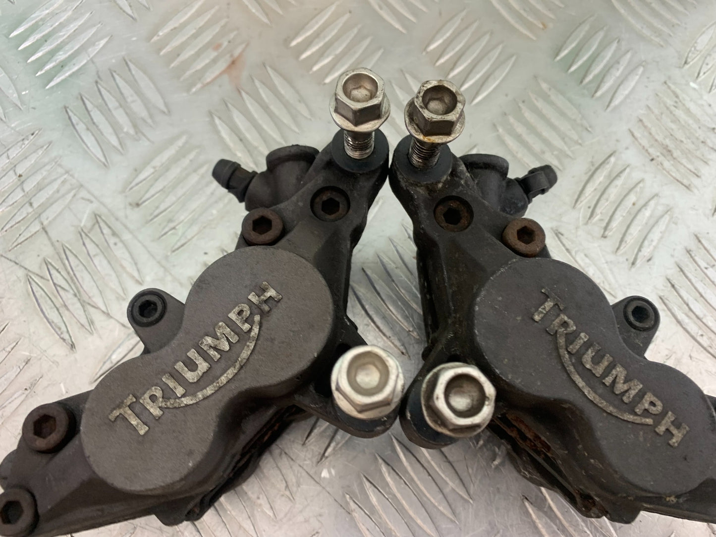 TRIUMPH T509 SPEED TRIPLE FRONT BRAKE CALIPERS  YEAR 1997-1998 (CMB1144)
