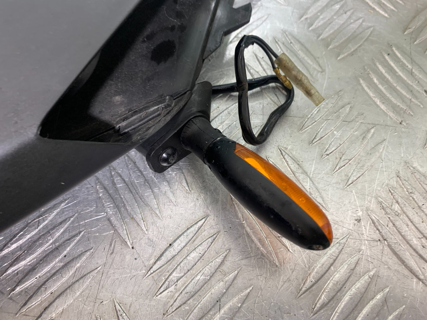 APRILIA TUONO 1000 V4 RIGHT AIR TUBE AND INDICATOR YEAR 2013-2014  (CMB1239)