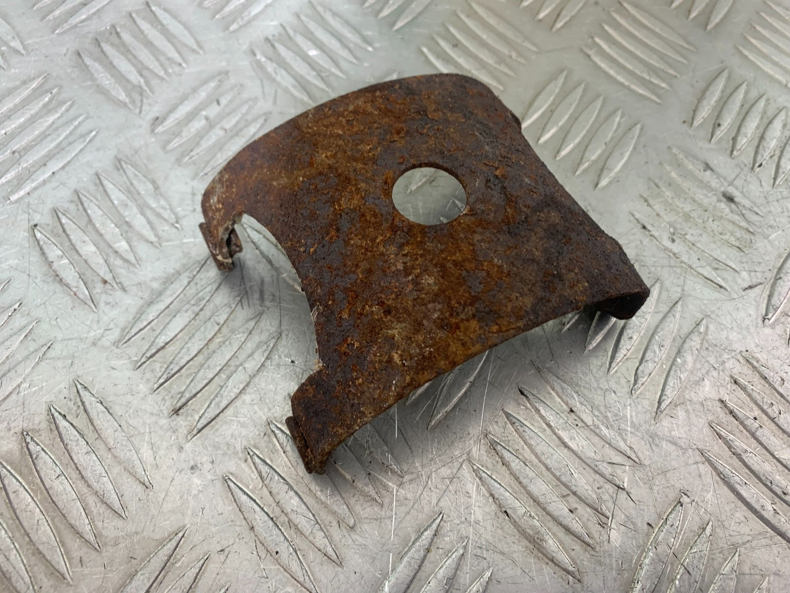 HONDA CBF125 CBF 125 FRONT MUDGUARD BRACKET  YEAR 2009-14  (CMB1172)