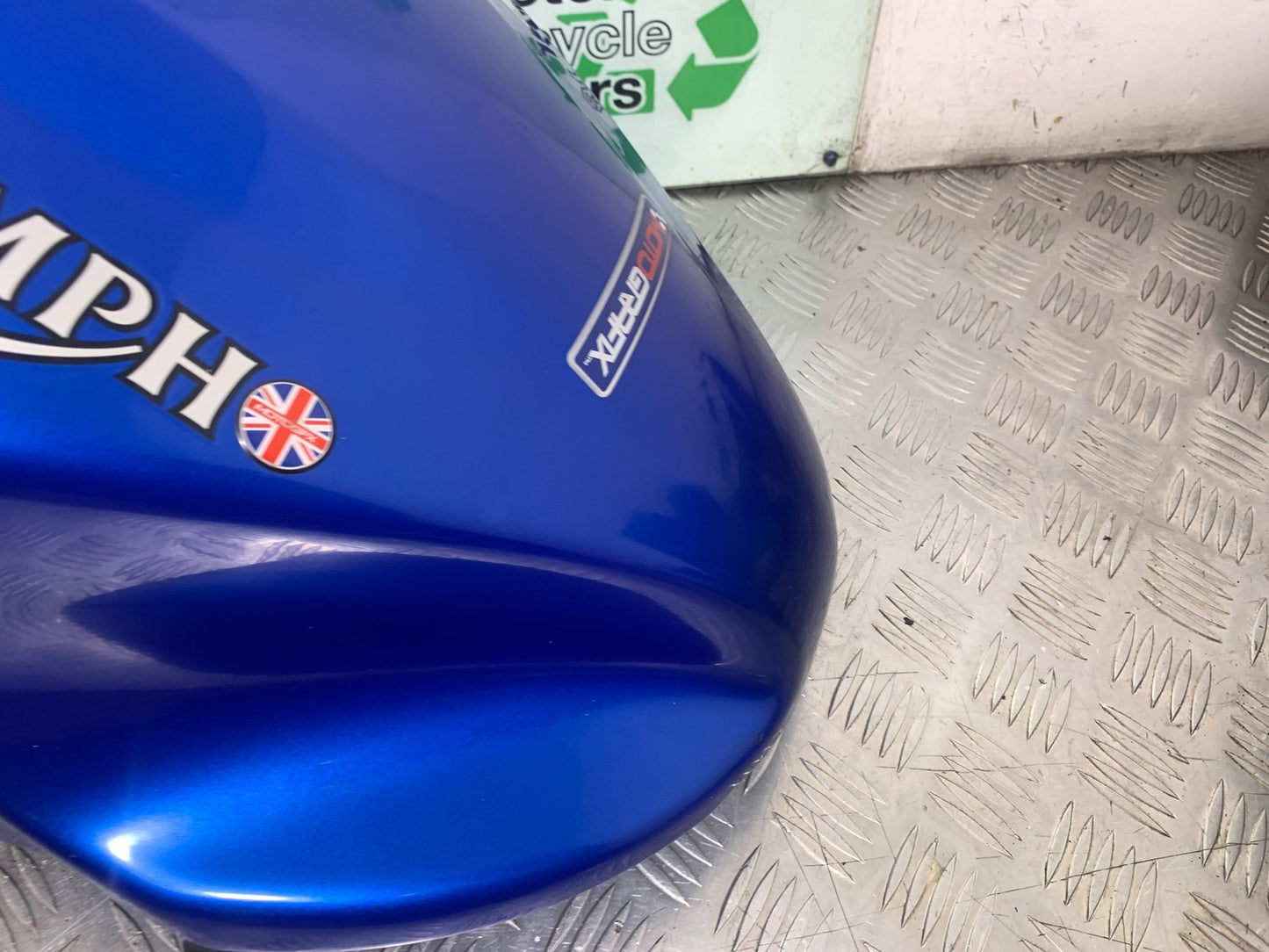 TRIUMPH 1050 SPRINT ST PETROL TANK  2004-2007 (CMB1197)