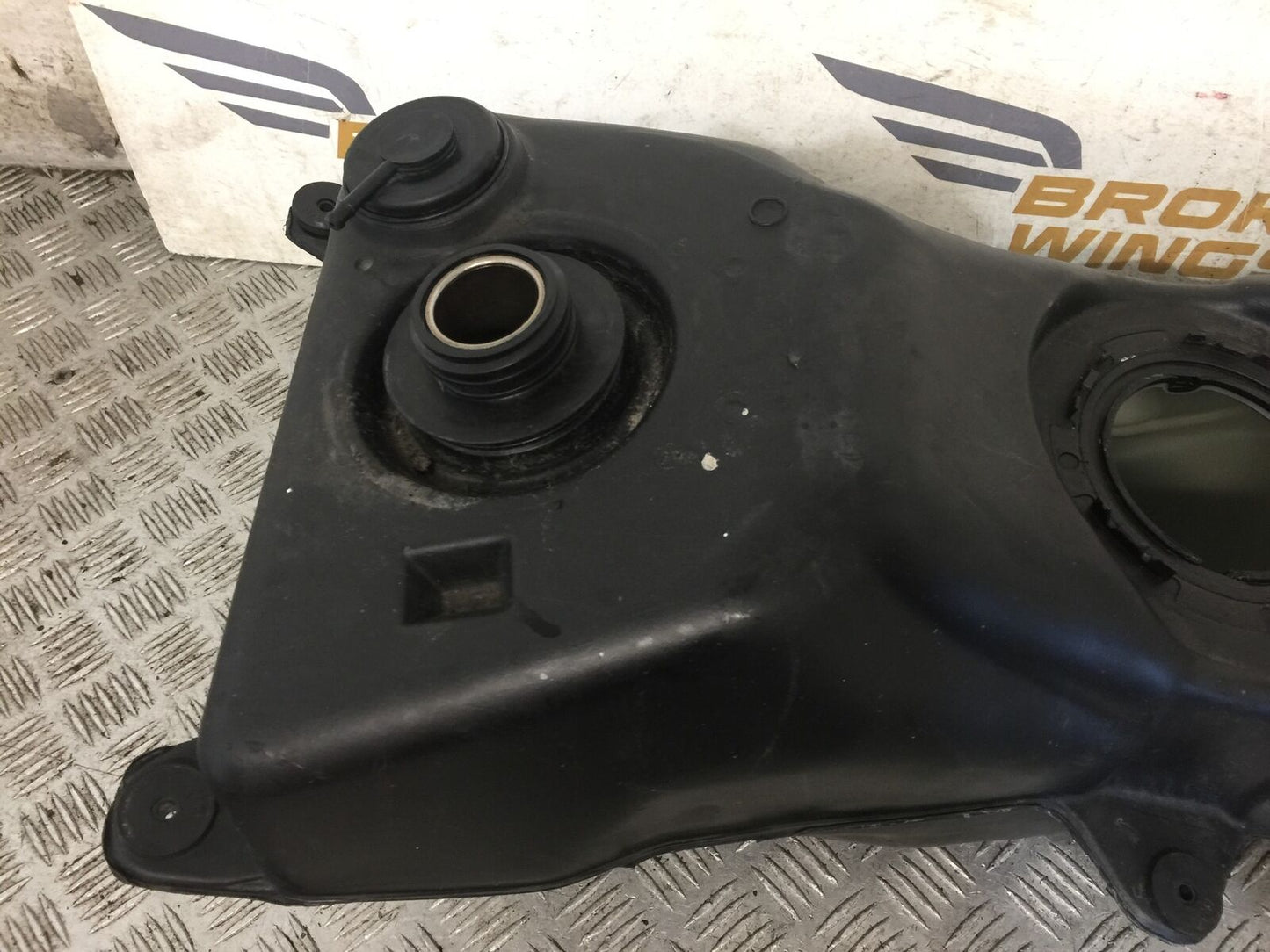 HONDA GL1800 GL 1800 PETROL TANK  YEAR 2004-10 ABS (STOCK 890)