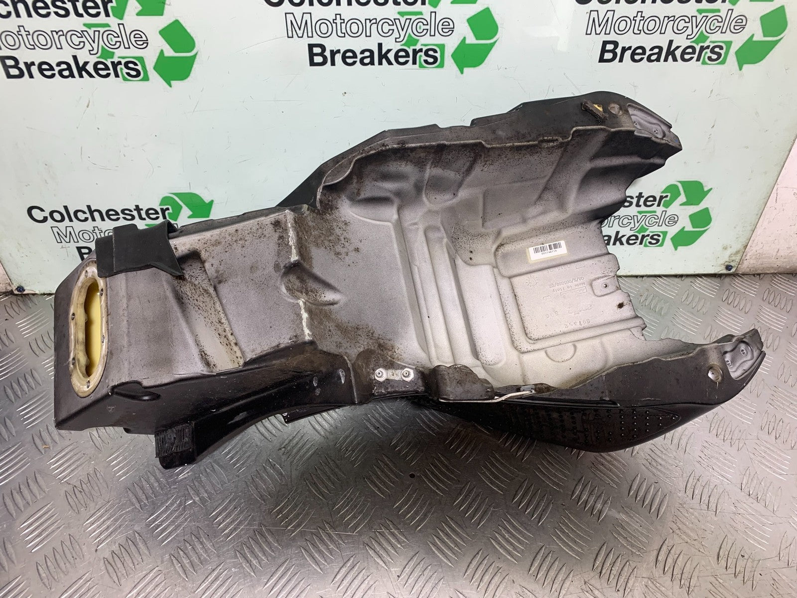 APRILIA TUONO 1000 V4R PETROL TANK  YEAR 2011-13  (CMB1316)