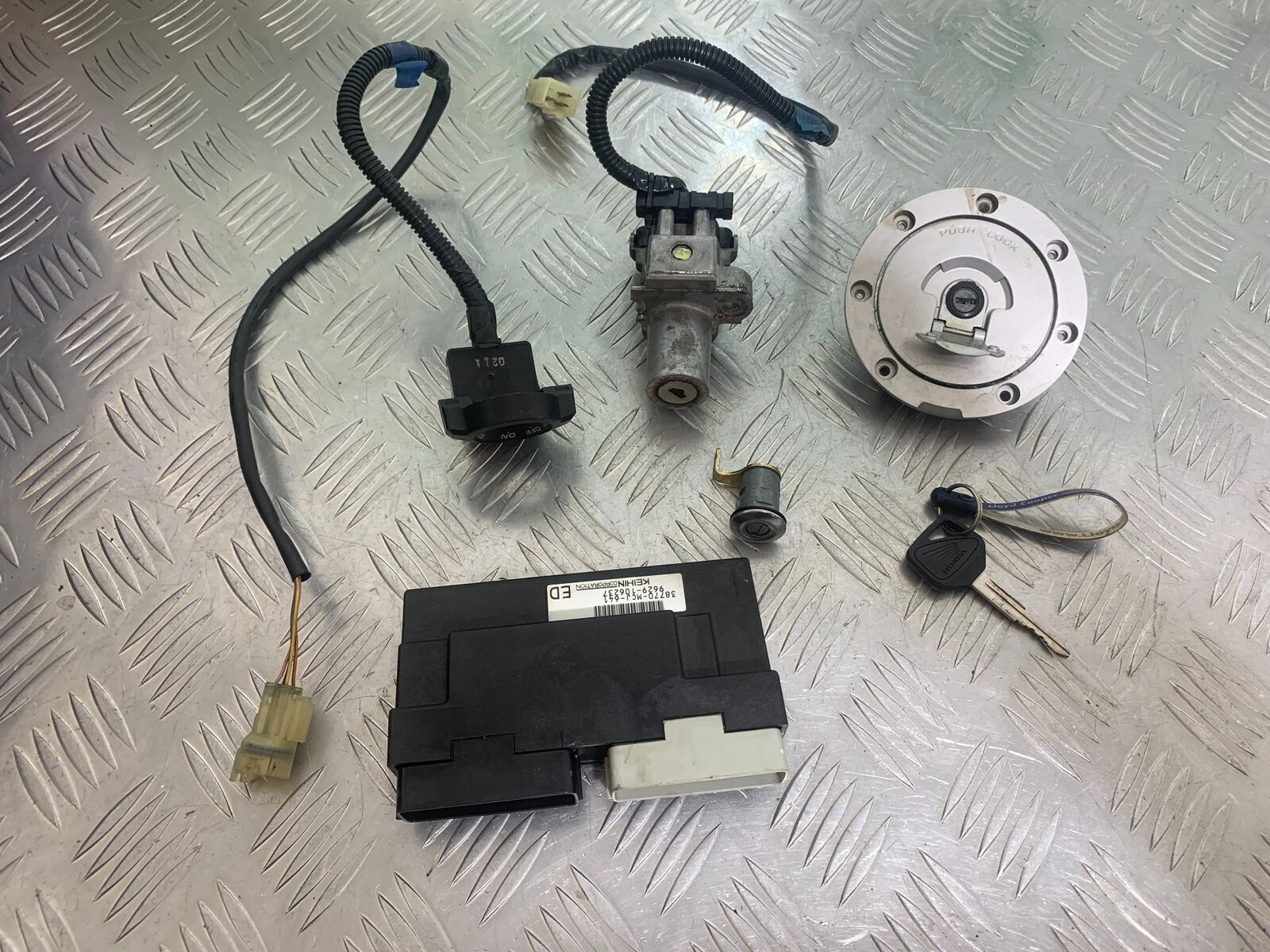 HONDA CBR 929 RRY FIREBLADE ECU LOCKS KEY  YEAR 2000-01 (CMB1026)