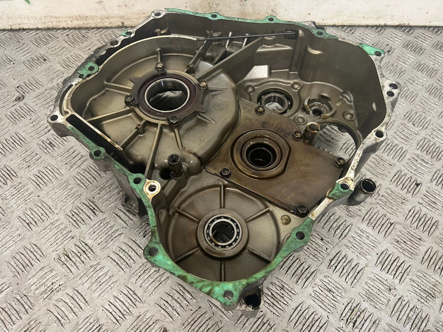 HONDA GL1800 GL 1800 CLUTCH COVER   YEAR 2004 ABS (STOCK 890)