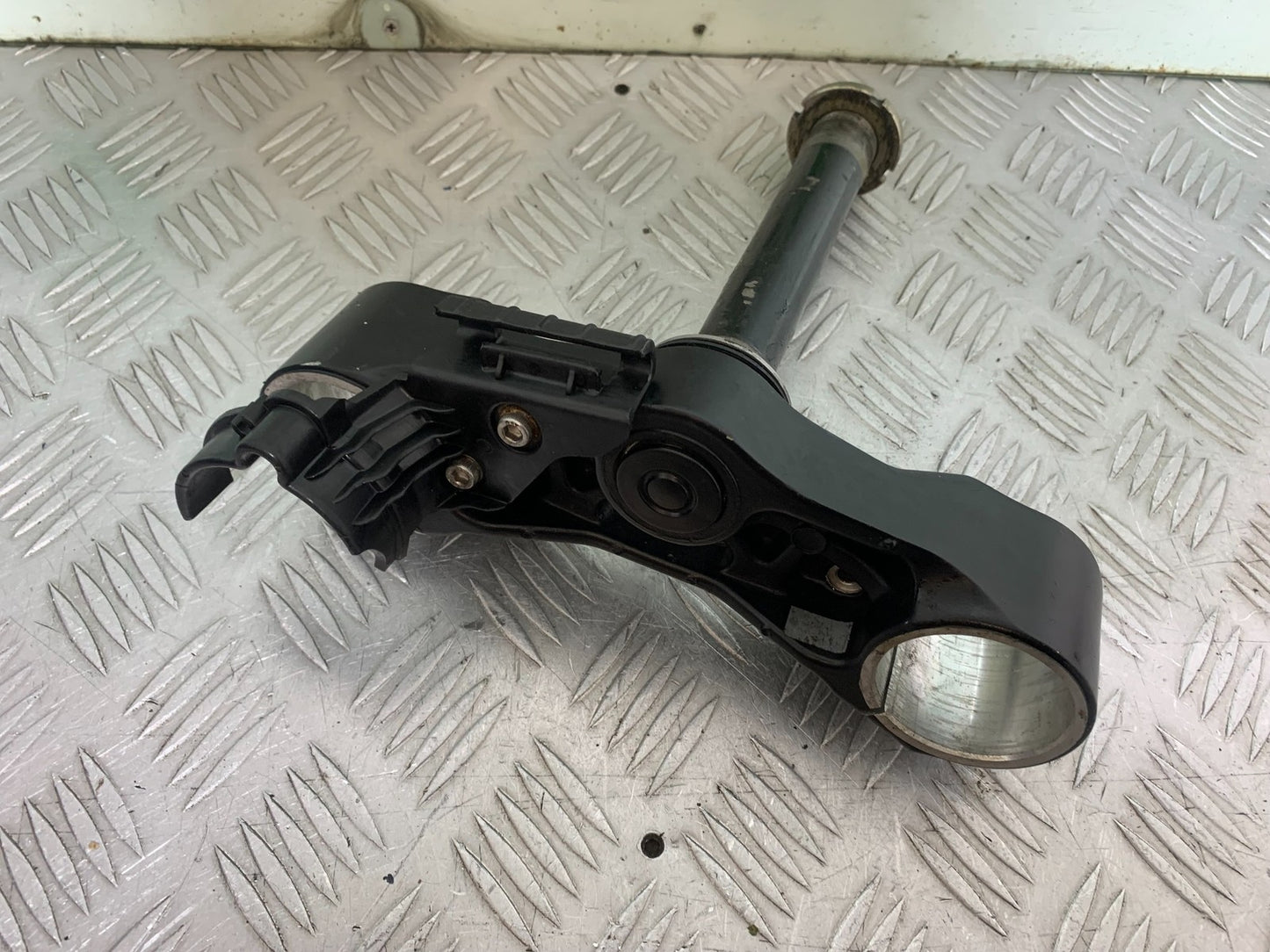 KTM DUKE 390 BOTTOM YOKE    YEAR 2017- 2023 (CMB1314)