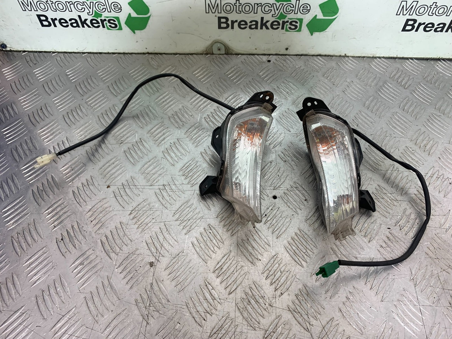YAMAHA XMAX 300 FRONT INDICATORS  YEAR 2017-2020 (CMB1218)