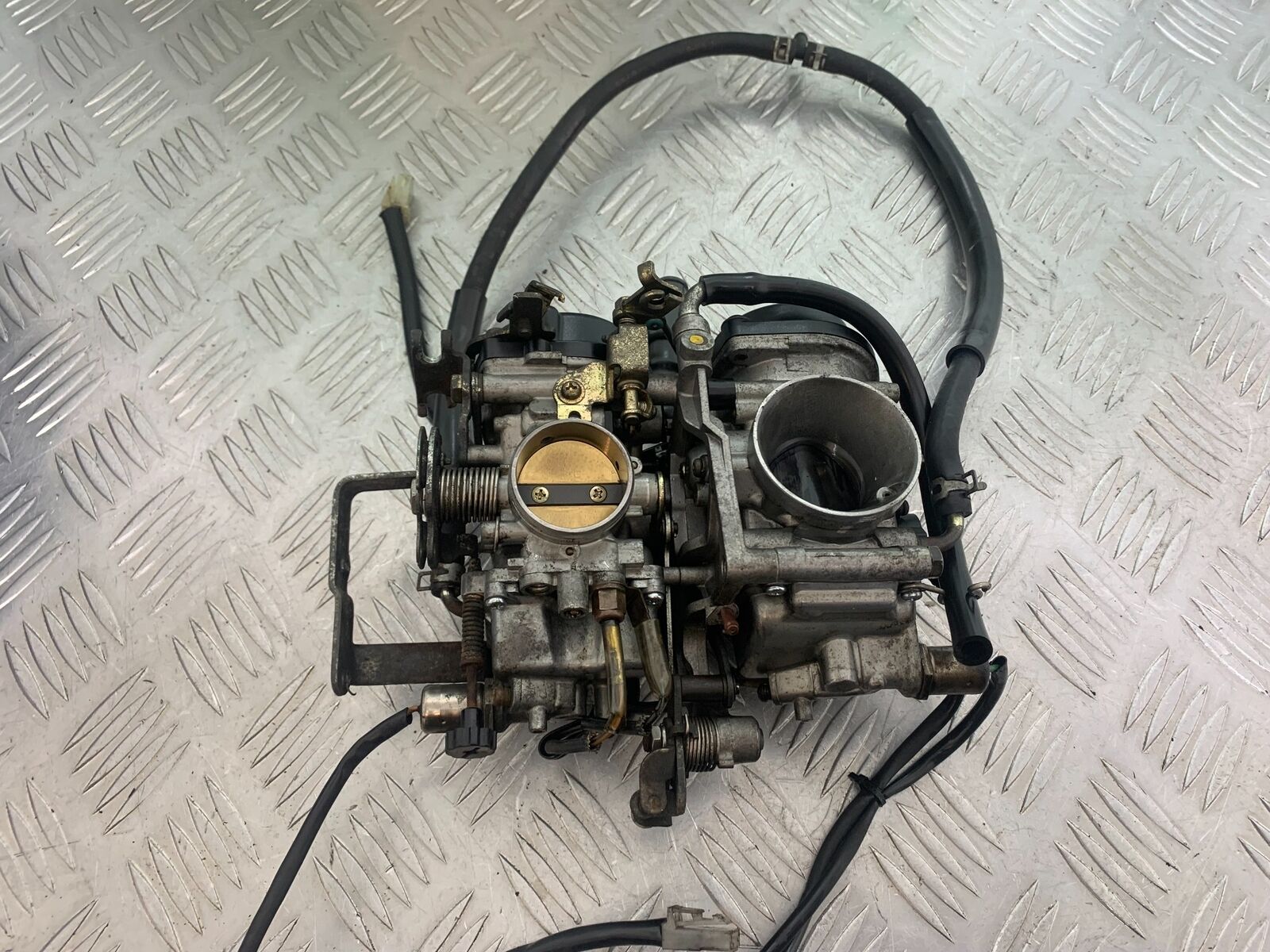 YAMAHA XVS 1100 DRAGSTAR CARBS  YEAR 2000-2007 (CMB1108)