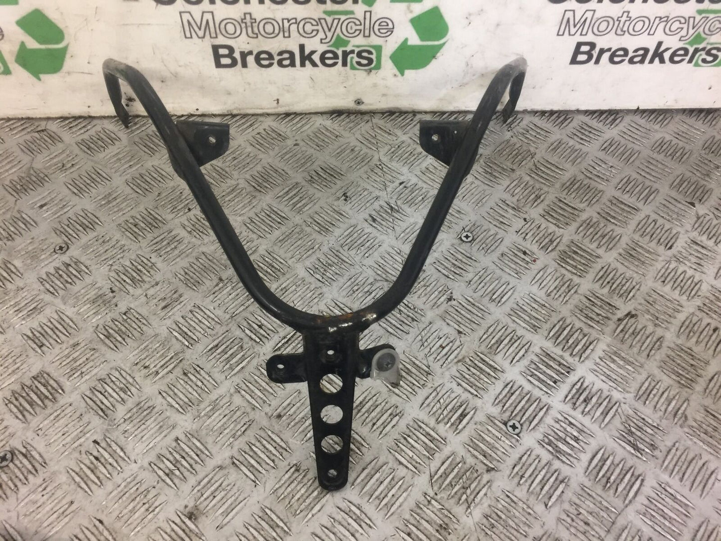 SUZUKI 650 BURGMAN FRONT BRACKET  YEAR 2006-2012 (STOCK 471)