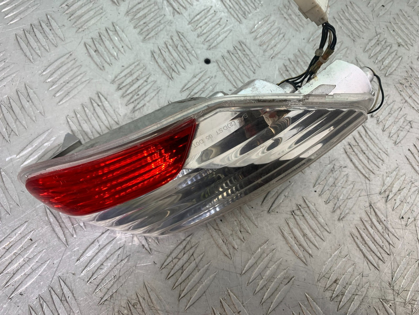 PIAGGIO MP3 250 ie LEFT REAR LIGHT   YEAR 2007 (CMB1307)