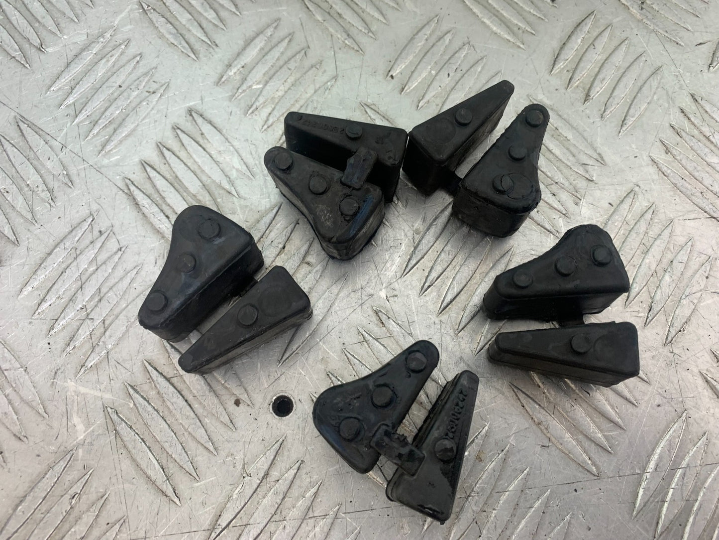 APRILIA RS660 RS 660 CUSH DRIVE RUBBERS   YEAR 2020-2024 (CMB1202)