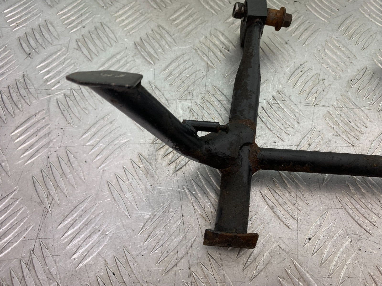 TRIUMPH 955i SPRINT ST CENTER STAND  YEAR 1999-04 (CMB1230)