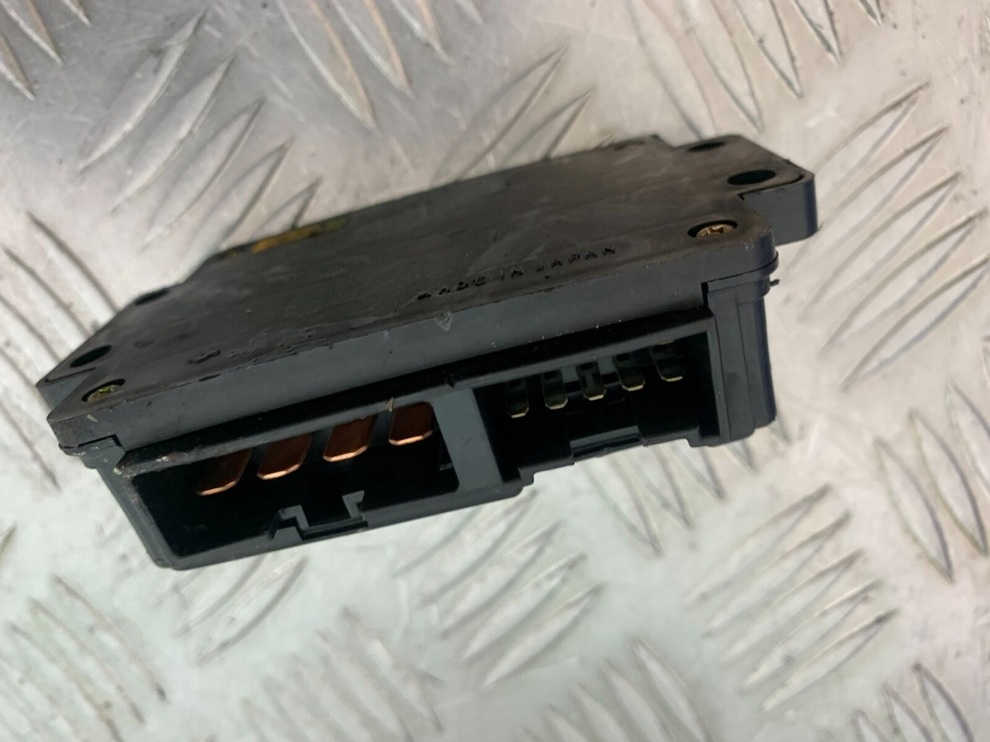 KAWASAKI Z750 Z 750 FUSE BOX YEAR 2004-2006  (CMB1104)
