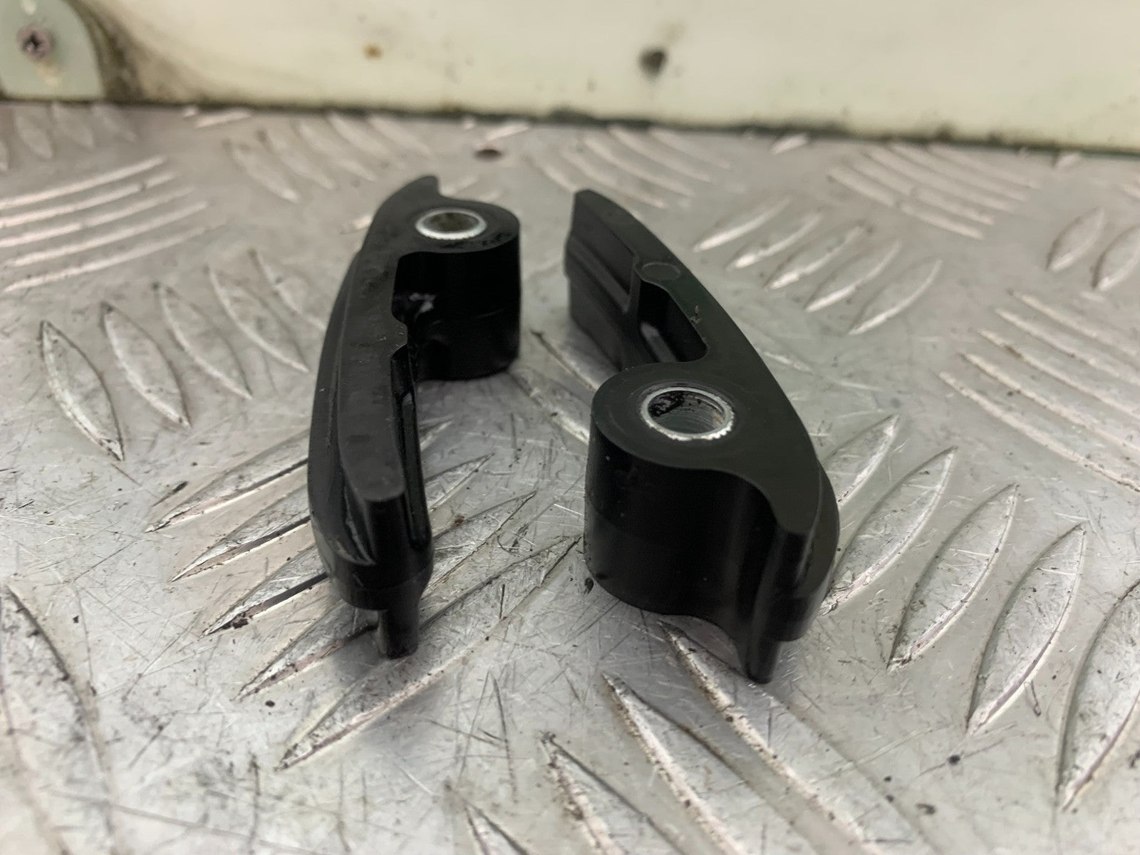 KTM 690 DUKE R LC4 CHAIN GUIDES YEAR 2012-2015  (CMB1180)