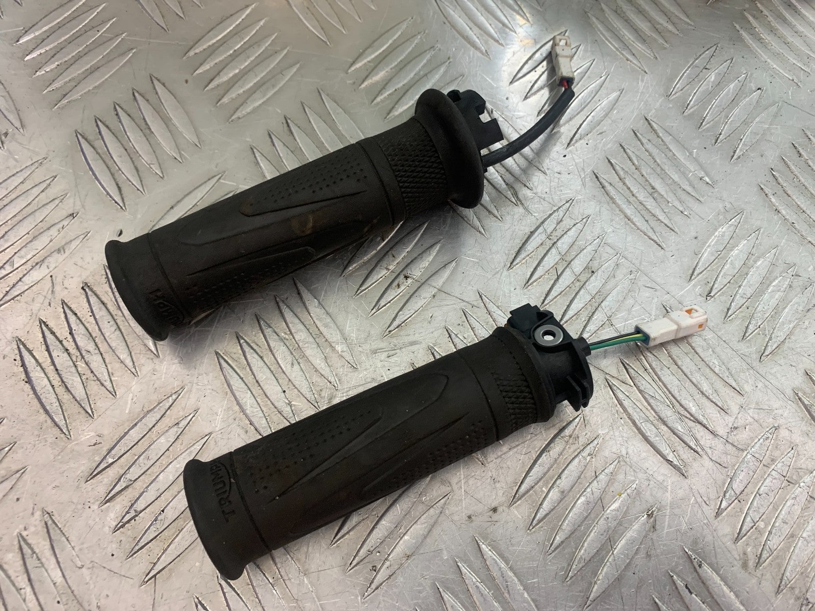 TRIUMPH TIGER 800 XRT HEADTED GRIPS YEAR 2018-2020 (CMB1193)