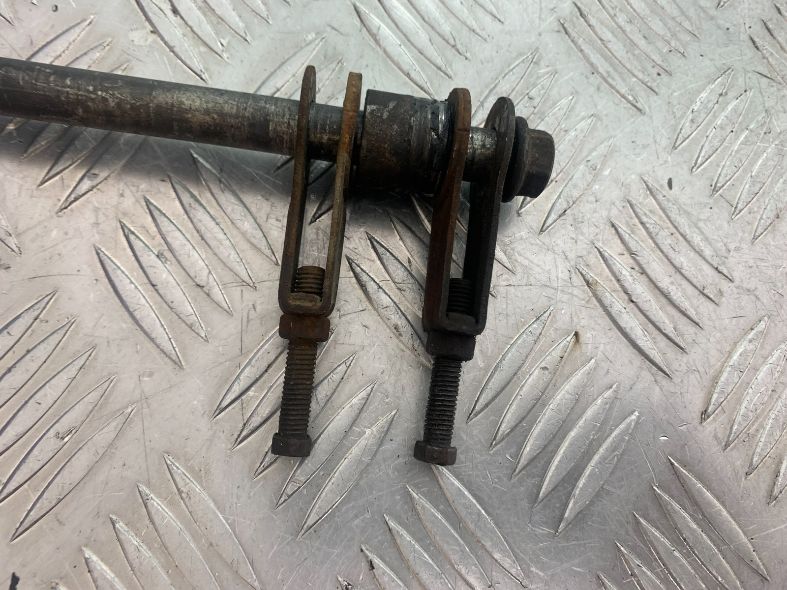 YAMAHA YBR125 YBR 125 REAR WHEEL SPINDLE  YEAR 2010-2017 (CMB1163)