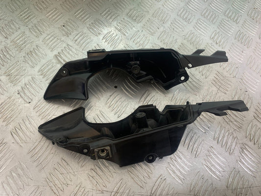 YAMAHA YZF R1 14 B BIG BANG LEFT & RIGHT INFILL PANELS   2009-14 (CMB1175)