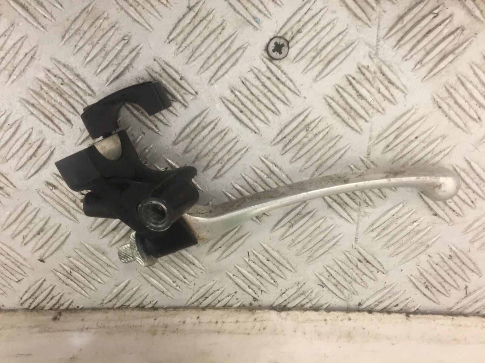HONDA VT600 VT 600 SHADOW CLUTCH LEVER AND BRACKET   YEAR 1992-1997 (STOCK 833)