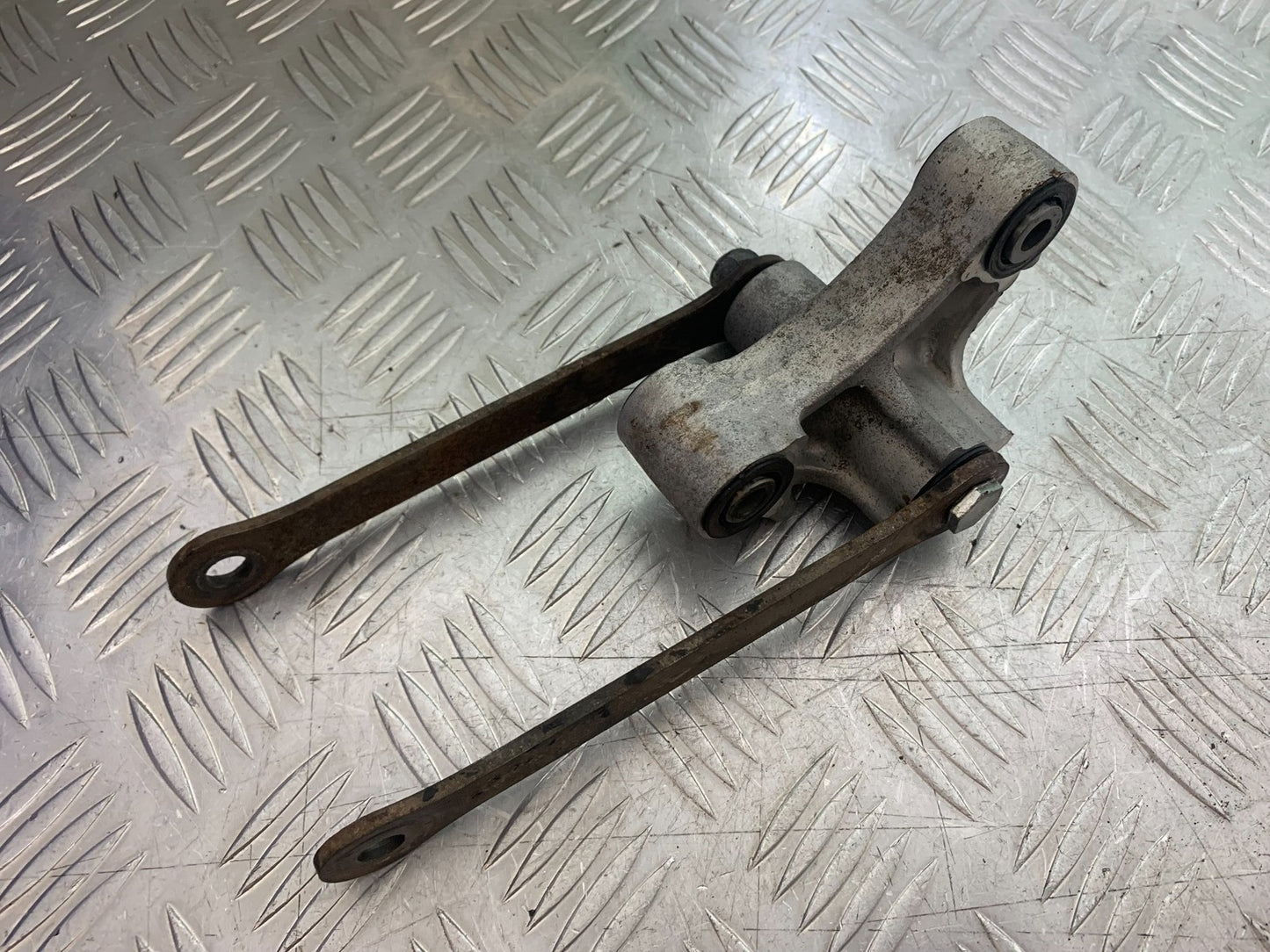 KAWASAKI Z750 Z 750 REAR SHOCK LINKAGE YEAR 2004-2006  (CMB1234)