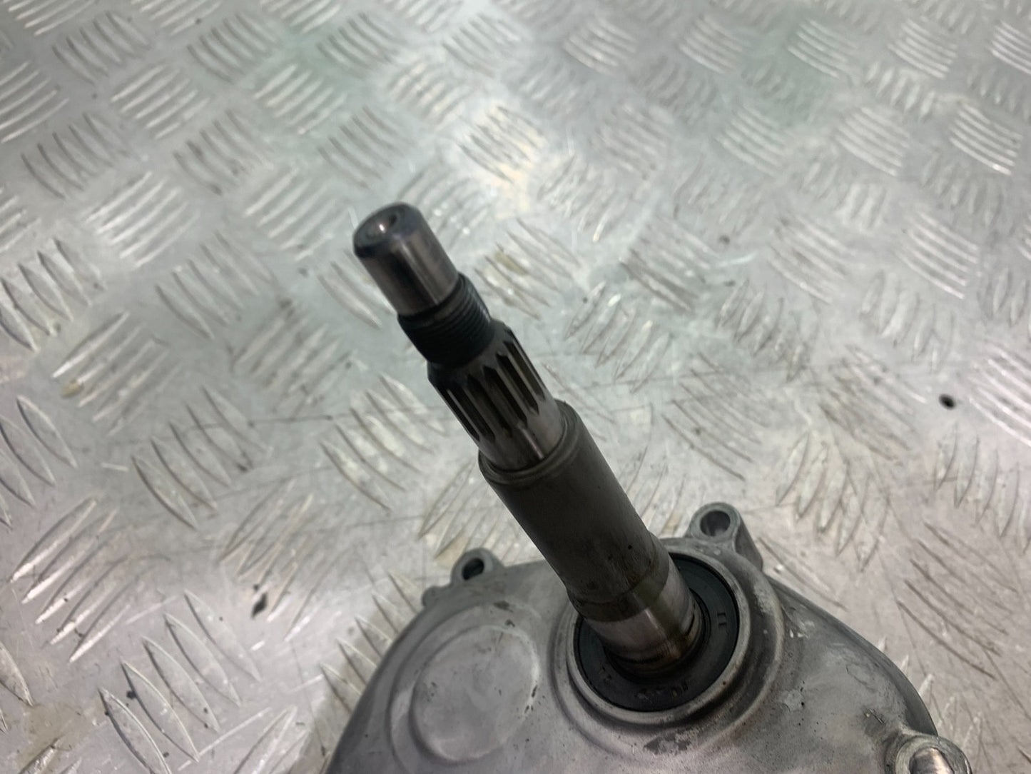 YAMAHA XMAX 300 OUTPUT SHAFT AND COVER   YEAR 2017-2020 (CMB1218)