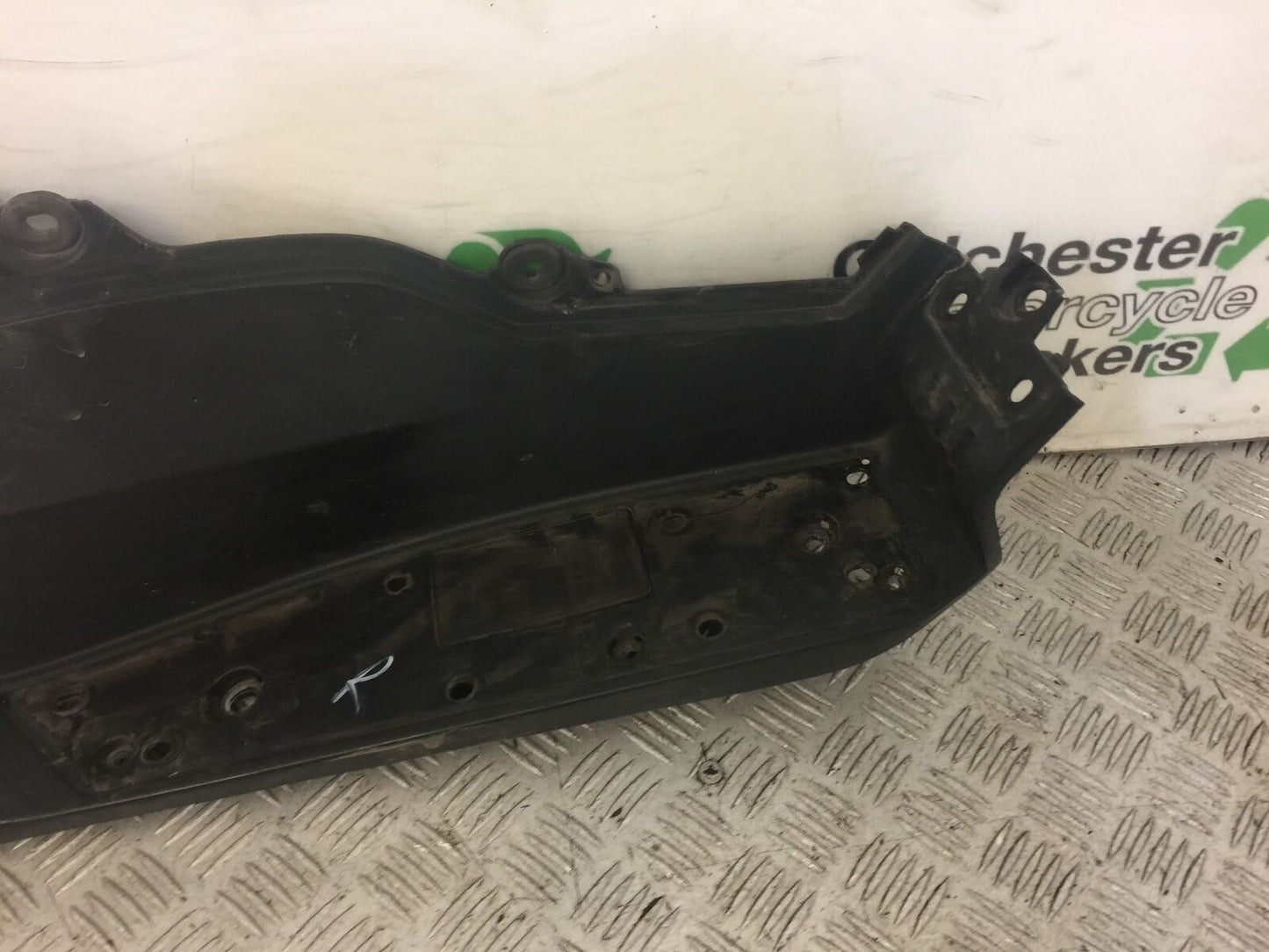 HONDA FORZA 125 RIGHT FOOTBOARD YEAR 2015 (STOCK 620)