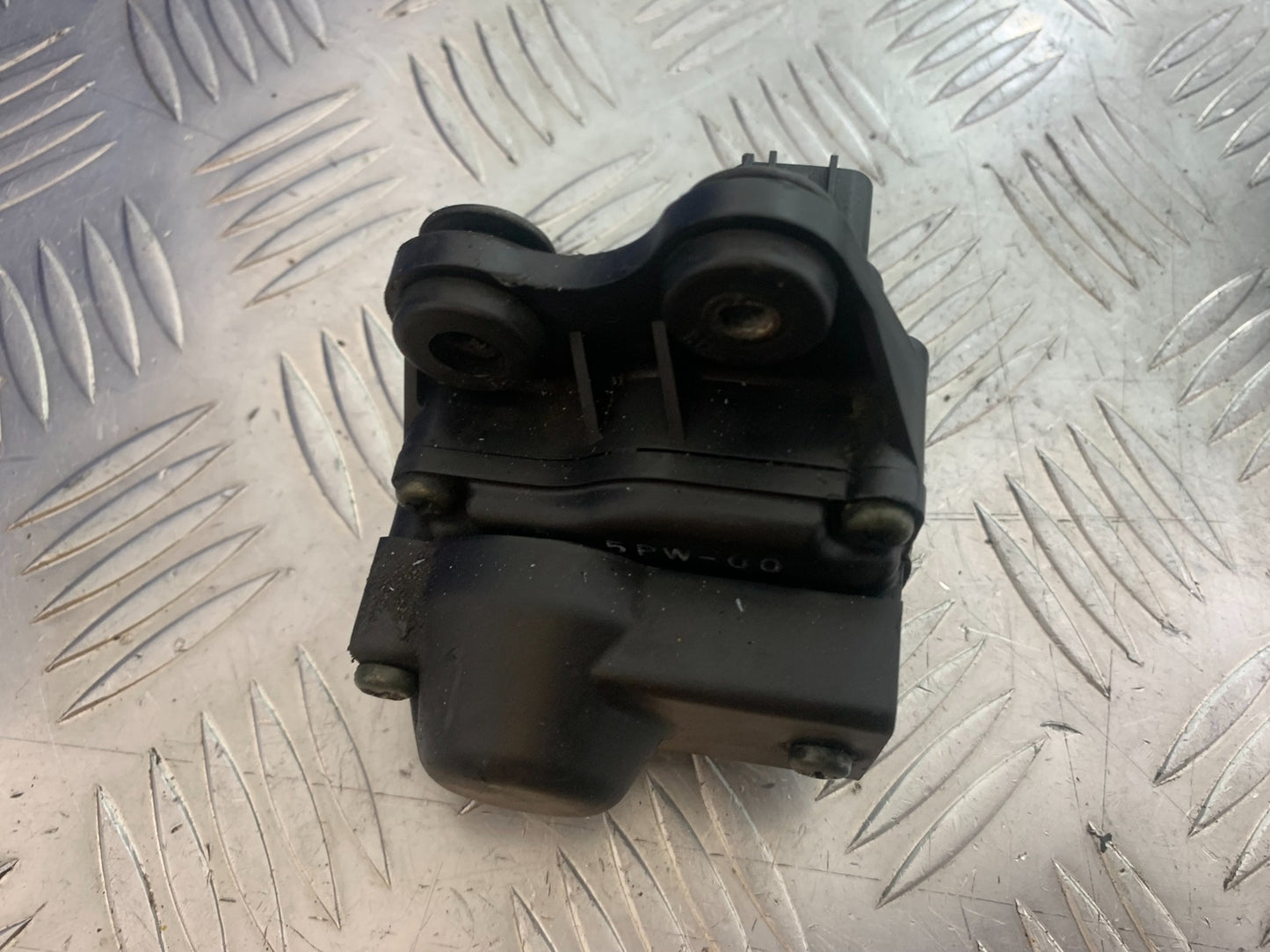 YAMAHA YZF R1 SERVO MOTOR   YEAR 2004-2006 (CMB1155)