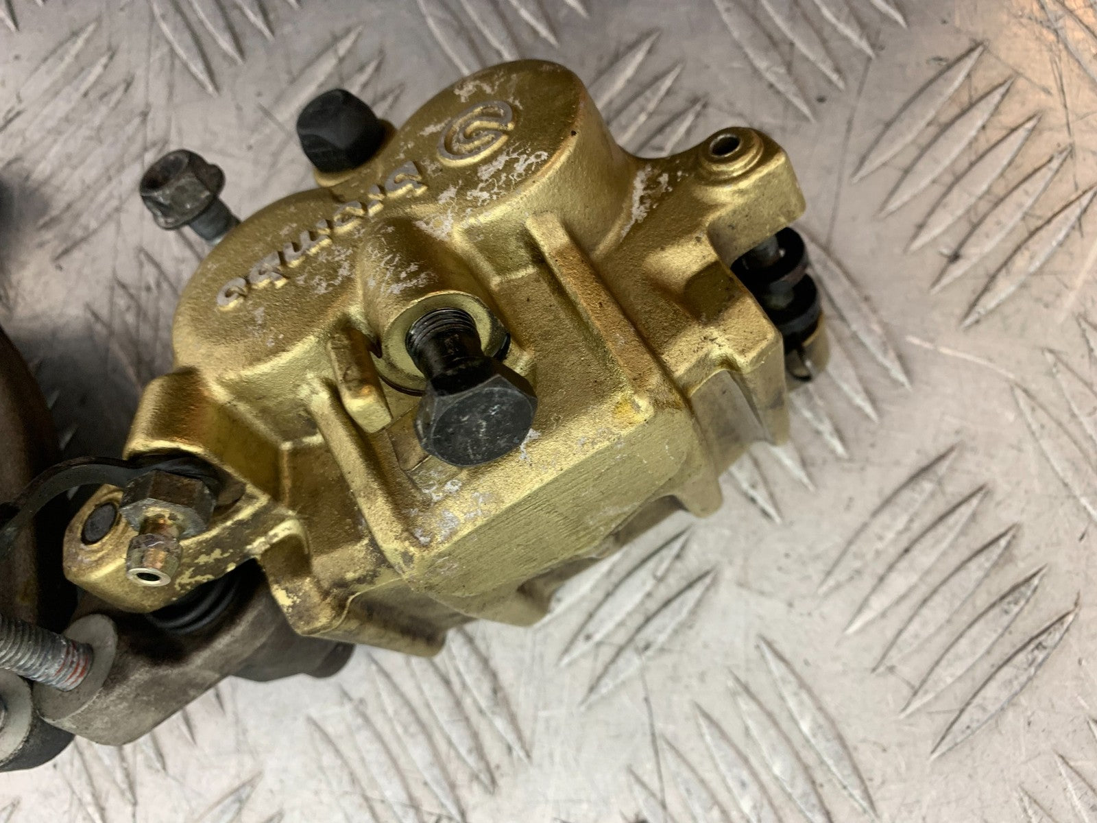 HONDA NT650 V DEAUVILLE FRONT BRAKE CALIPERS YEAR 1998-01(CMB1320)
