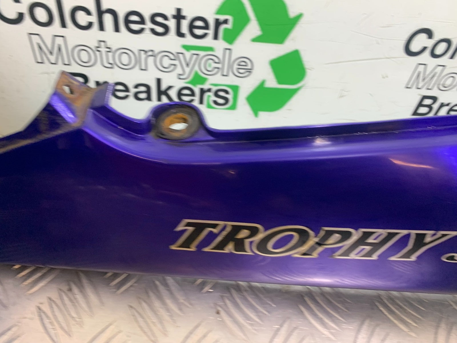 TRIUMPH TROPHY 900 RIGHT SEAT PANEL   YEAR 1991-95 (CMB1251)