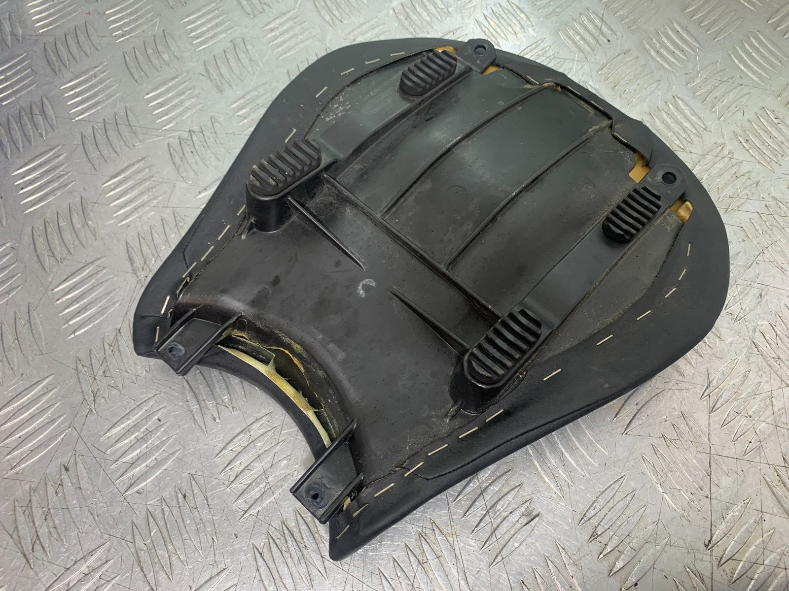DUCATI 1198 S FRONT SEAT  YEAR 2009-2011 (CMB1219)