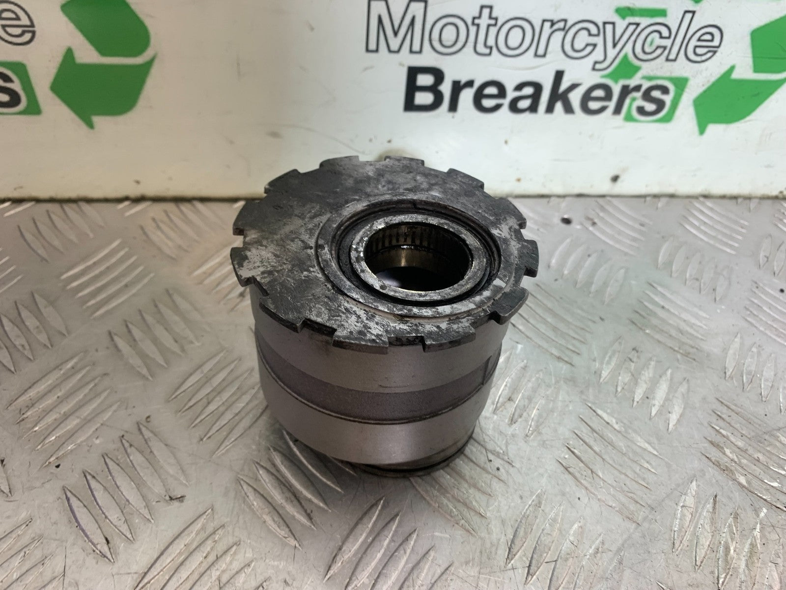 TRIUMPH 1050 SPEED TRIPLE ECCENTRIC HUB   YEAR 2005-2007 (CMB1322)