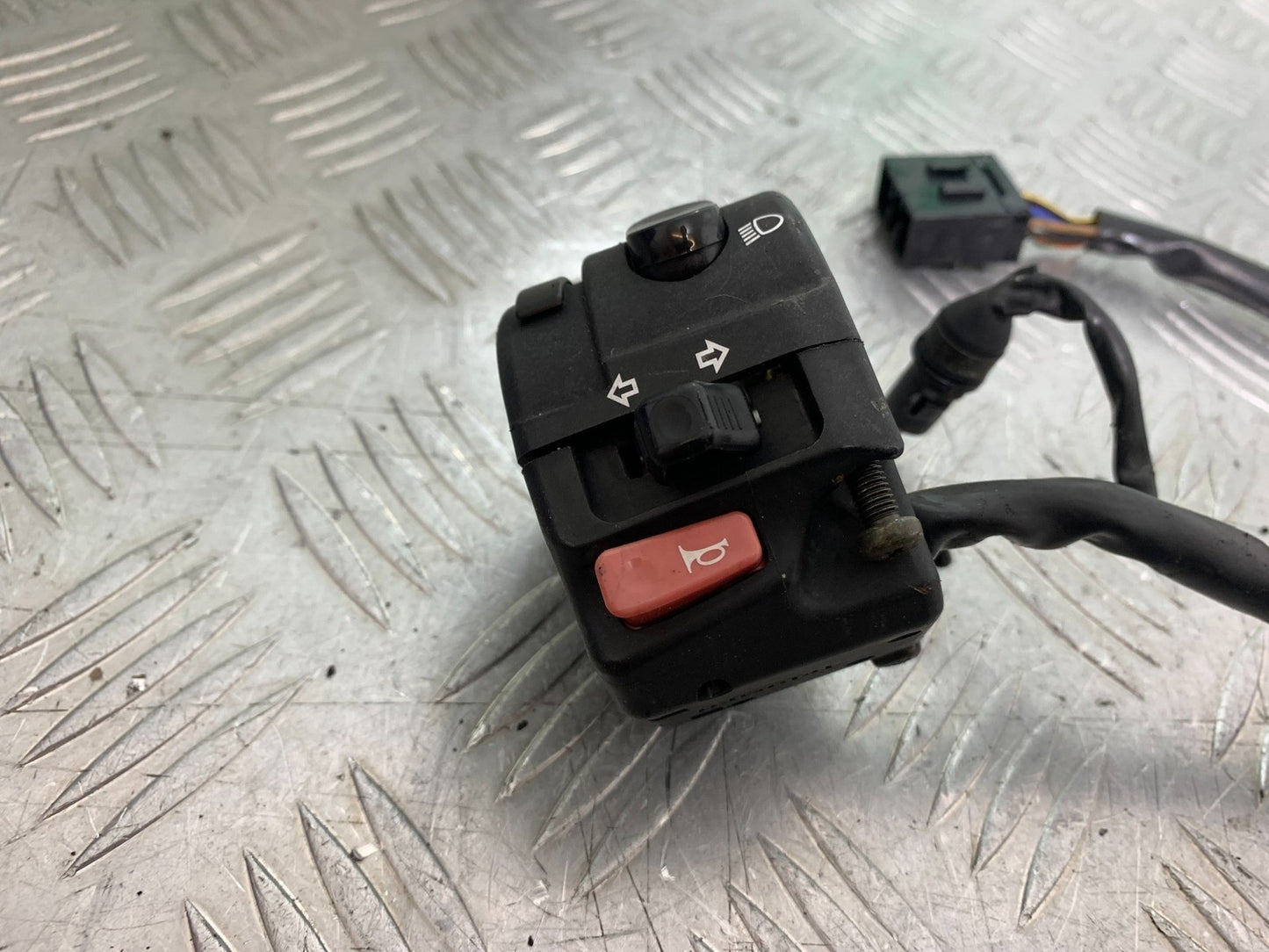 TRIUMPH 955i SPRINT ST LEFT SWITCH GEAR YEAR 1999-04 (CMB1230)