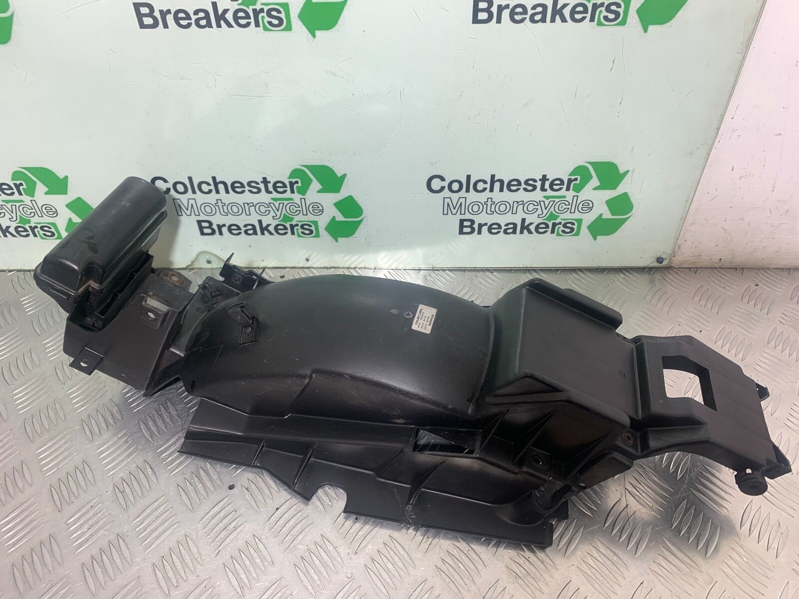HONDA VFR400 VFR 400 NC21 REAR MUDGUARD  YEAR 1986-87 (CMB1043)