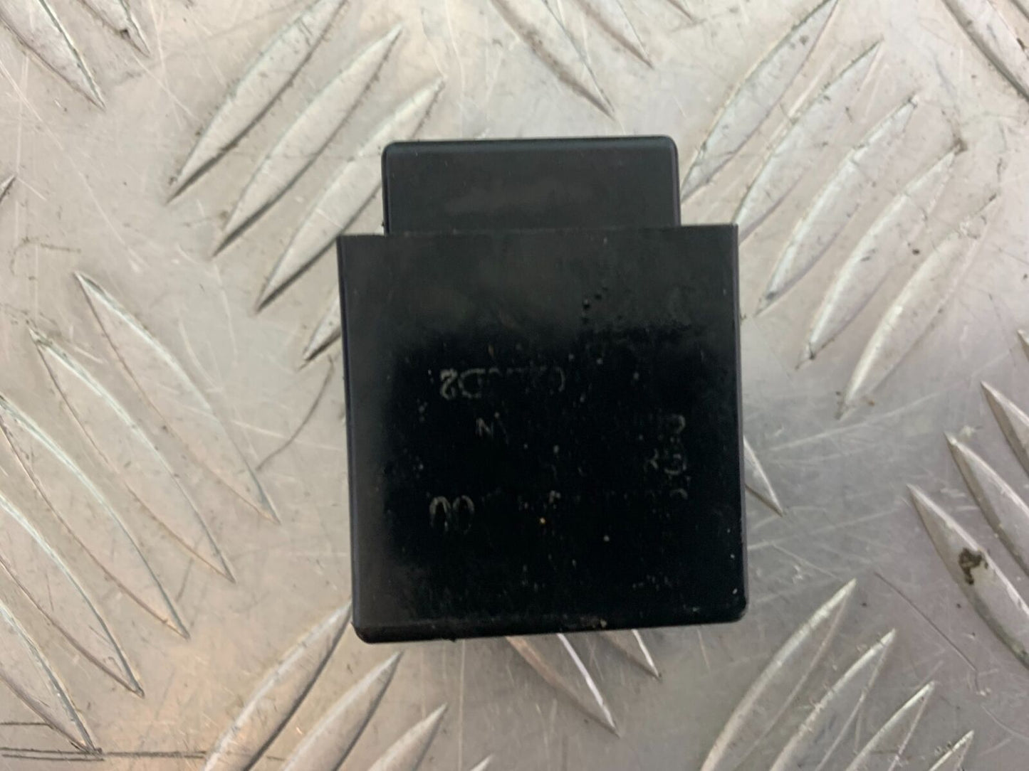 SUZUKI VS1400 VS 1400 INTRUDER RELAY  YEAR 1988 (CMB1077)