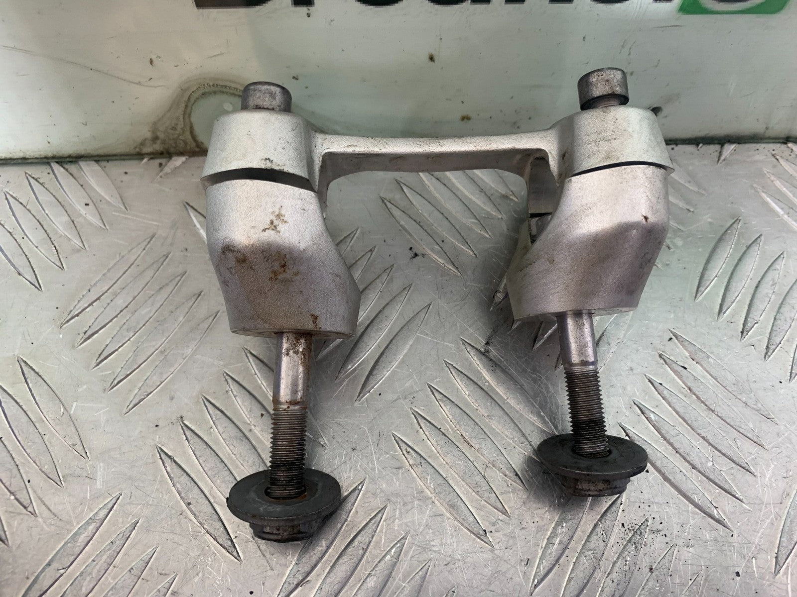 TRIUMPH 675 STREET TRIPLE HANDLEBAR RISERS   2013-2016 (CMB1186)