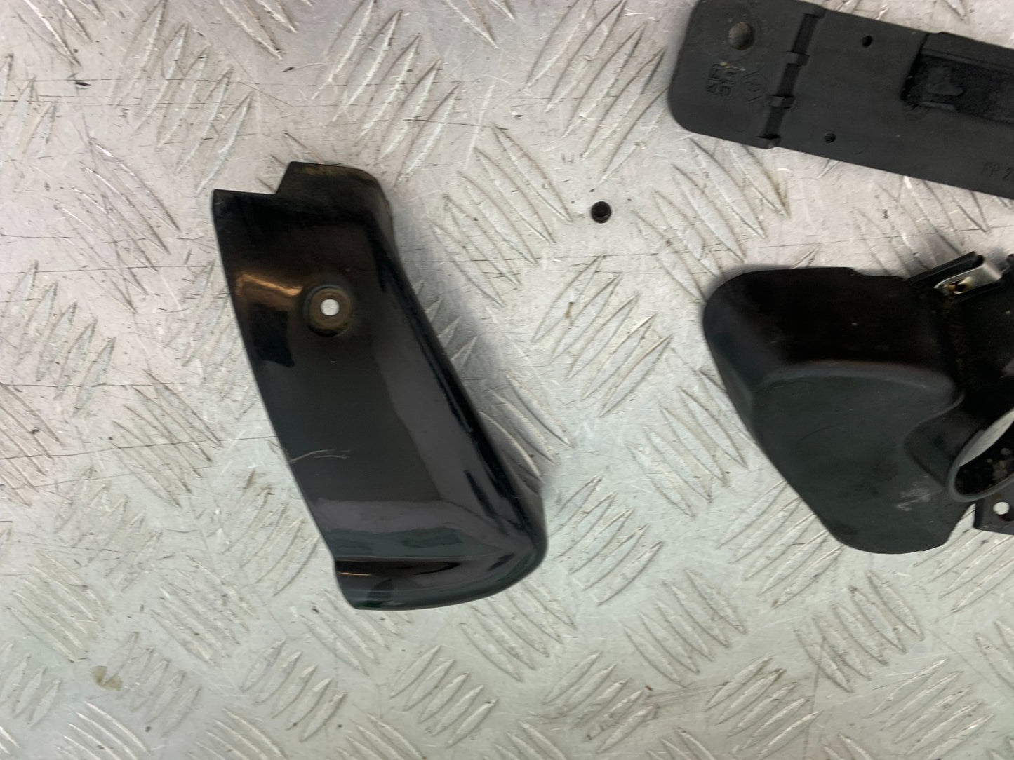 PIAGGIO VESPA GT125 L LEFT AND RIGHT INNER INFILLS YEAR 2003 (CMB1300)