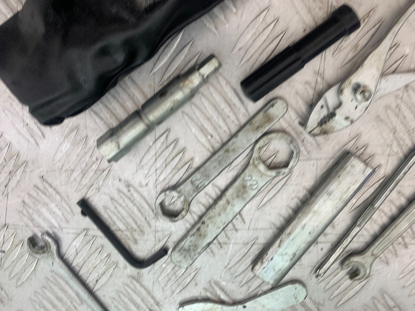 HONDA XL125 VARADERO TOOL KIT  YEAR 2001-2006  (CMB1210)