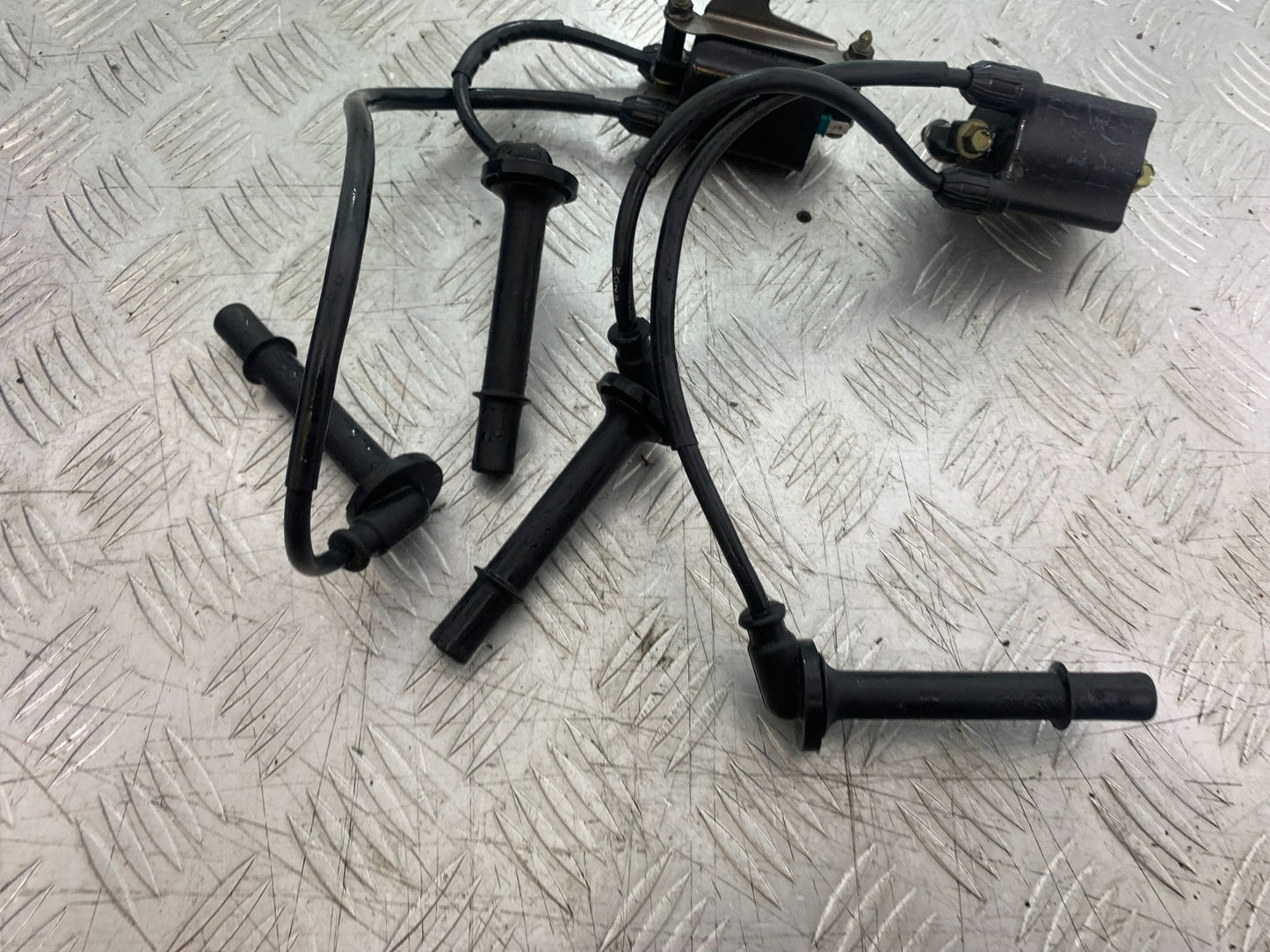 HONDA CBR1100 BLACKBIRD COILS AND CAPS    YEAR 1999-2005 (CMB1232)