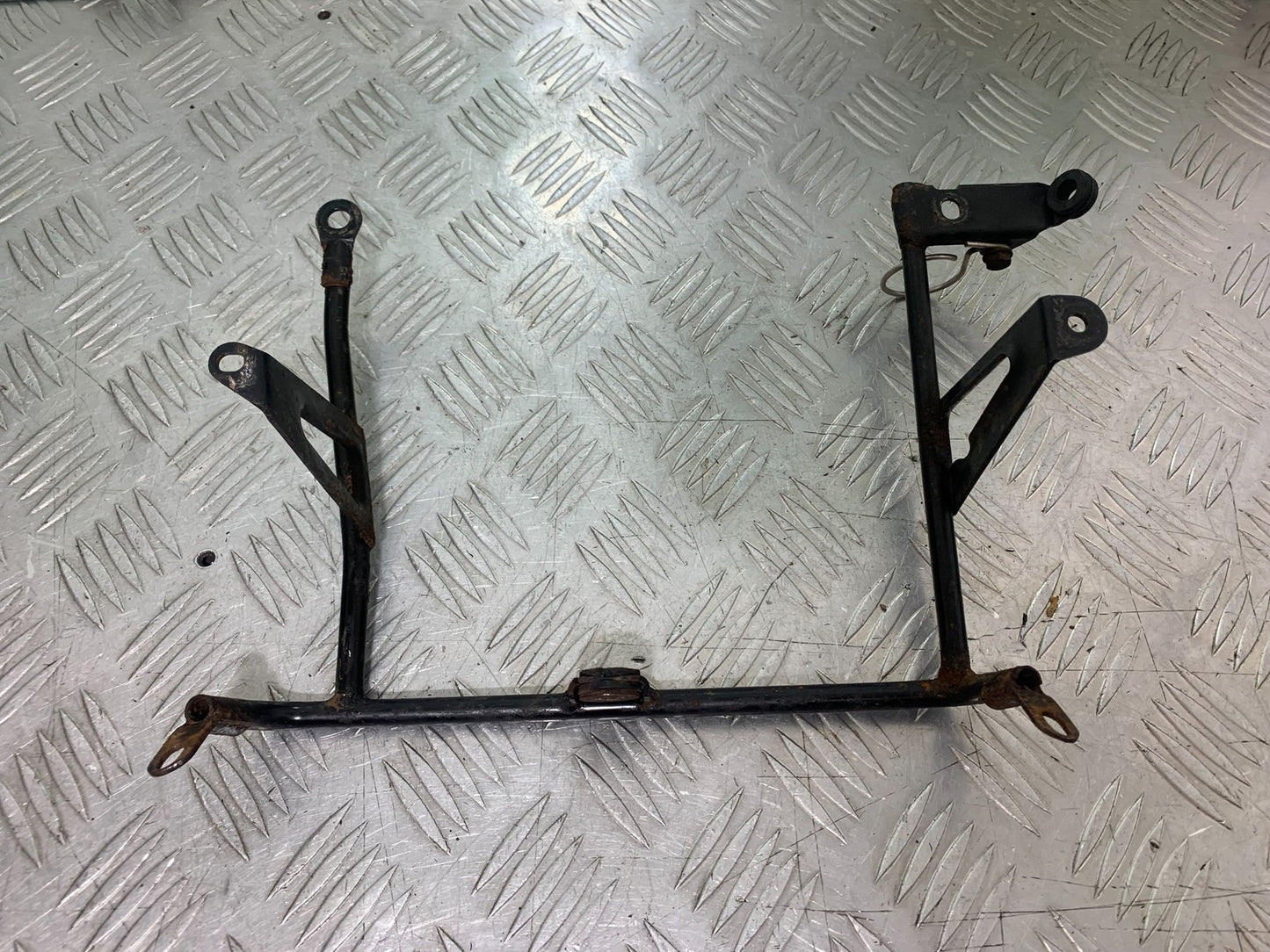 TRIUMPH 1050 SPRINT ST OIL COOLER BRACKET   2004-2007 (CMB1197)