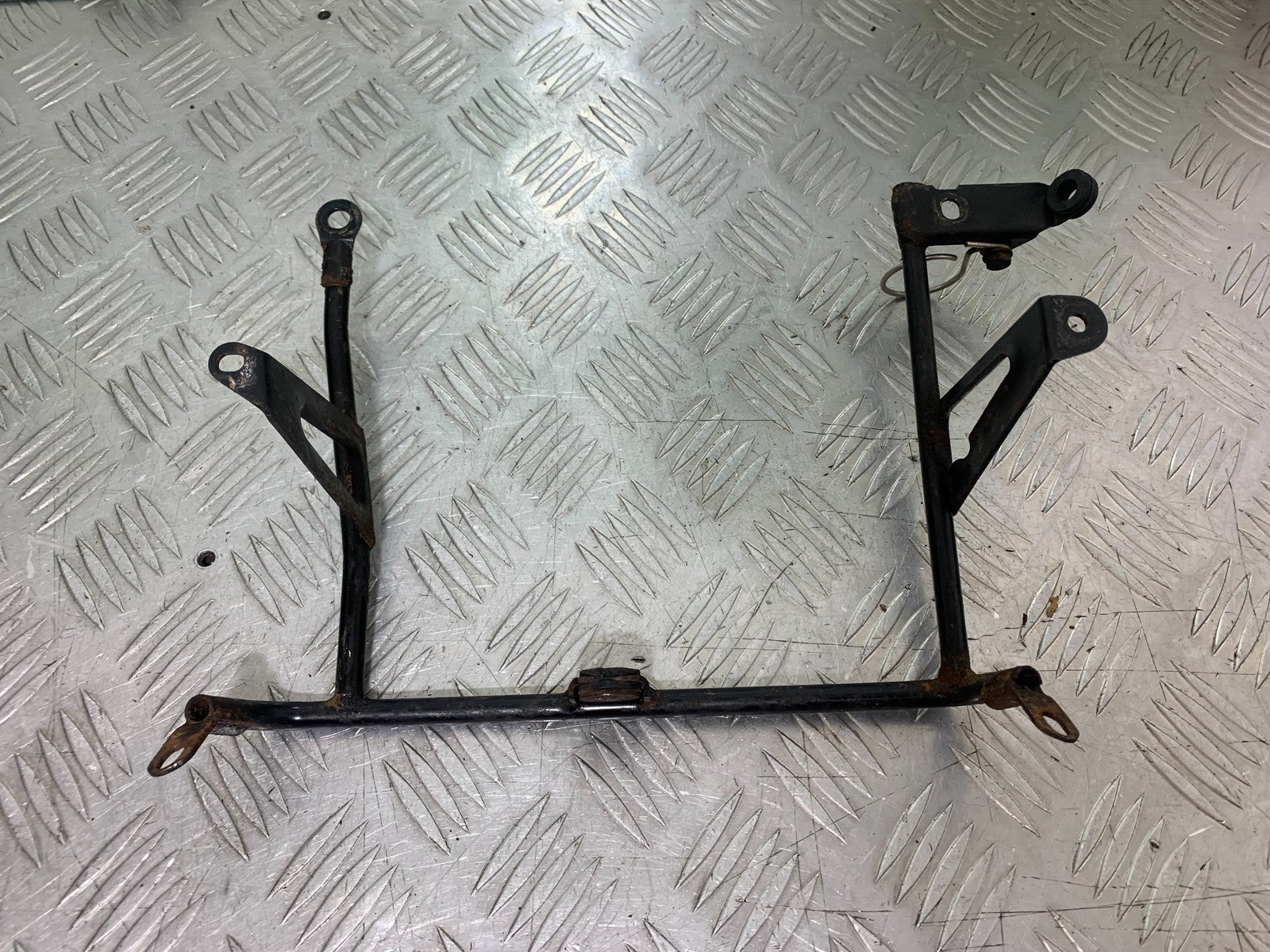 TRIUMPH 1050 SPRINT ST OIL COOLER BRACKET   2004-2007 (CMB1197)