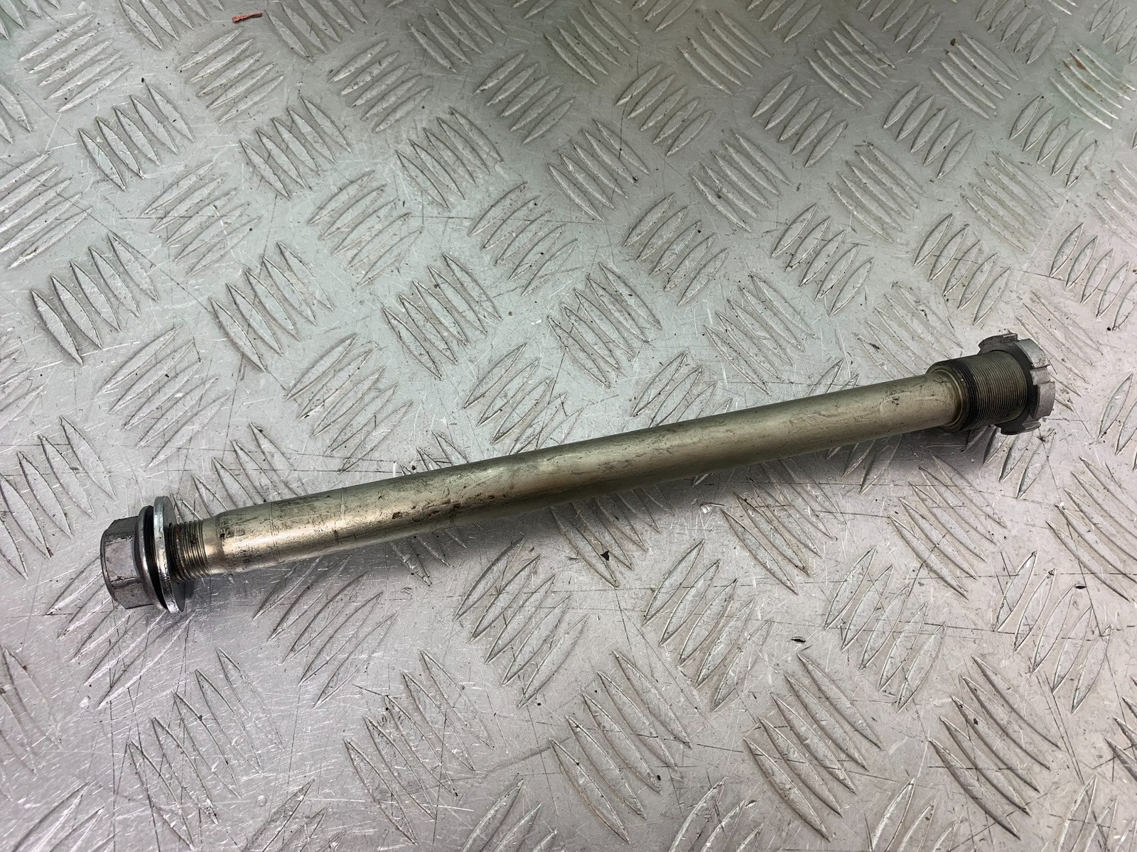 YAMAHA YZF R1 4C8 SWINGARM SPINDLE YEAR 2007-2008 (CMB1237)