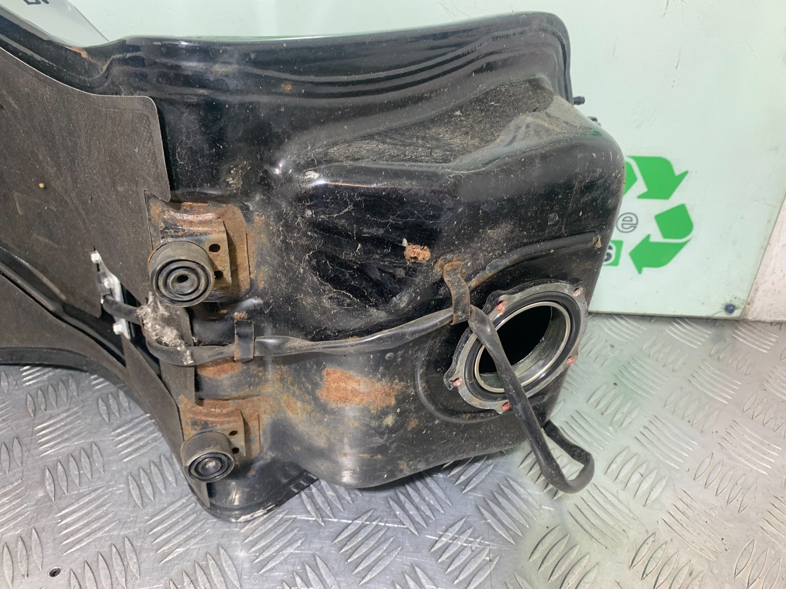 KAWASAKI GTR1400 GTR 1400 PETROL TANK YEAR 2007-09(CMB1174)